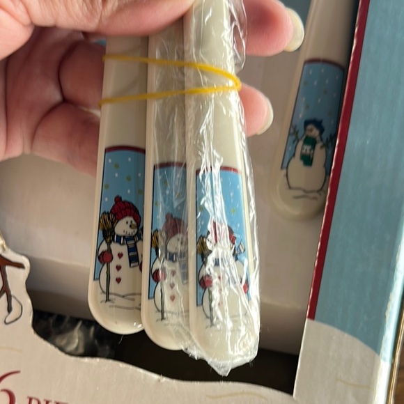 Cream Flatware‎ Set with Stainless Steel Utensils - Picture 4 of 5